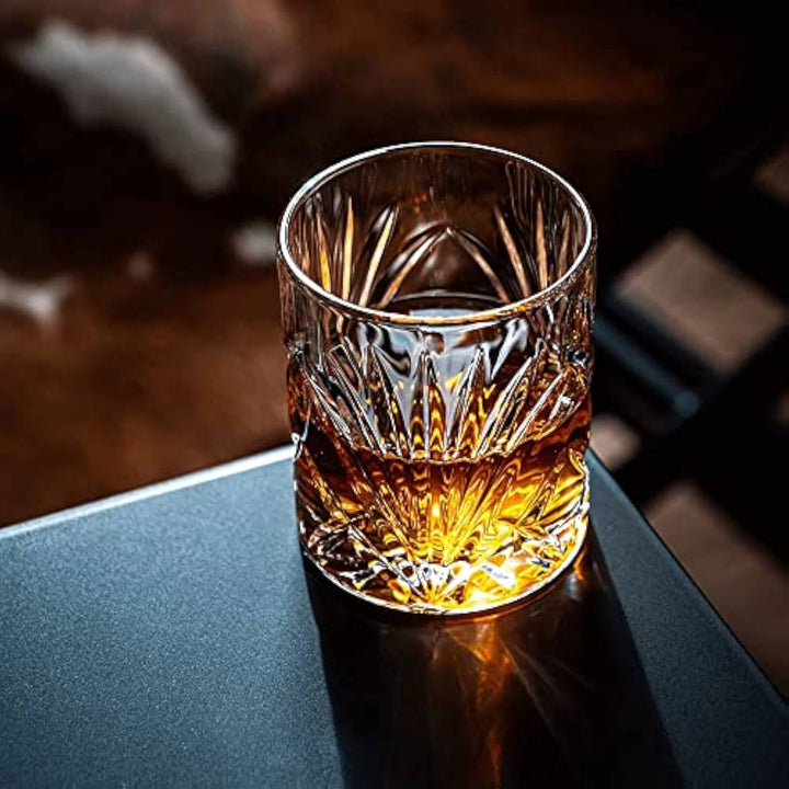 R.O.C.K.S. Palm kristálypohár whiskyvel - lifestyle